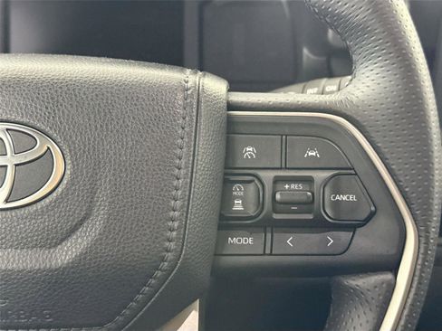Certified 2025 Toyota 4Runner SR5 AWD/4WD image 18