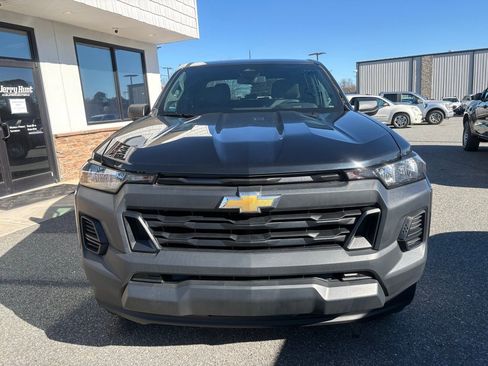 Used 2024 Chevrolet Colorado W/T image 10