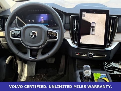 Certified 2025 Volvo XC90 B6 Plus AWD/4WD image 16
