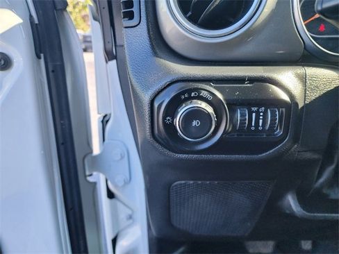 Used 2022 Jeep Wrangler Unlimited Sahara image 30