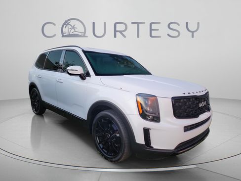 Certified 2022 Kia Telluride EX w/ EX Premium Package AWD/4WD image 5