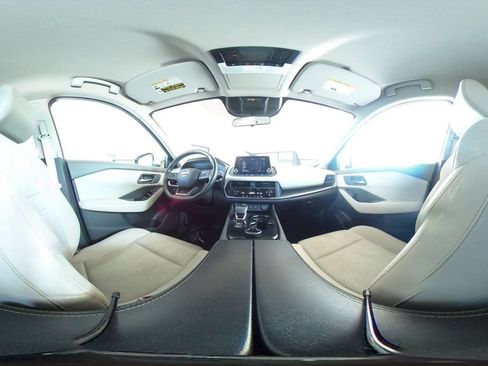 Used 2025 Nissan Rogue SV AWD/4WD image 44