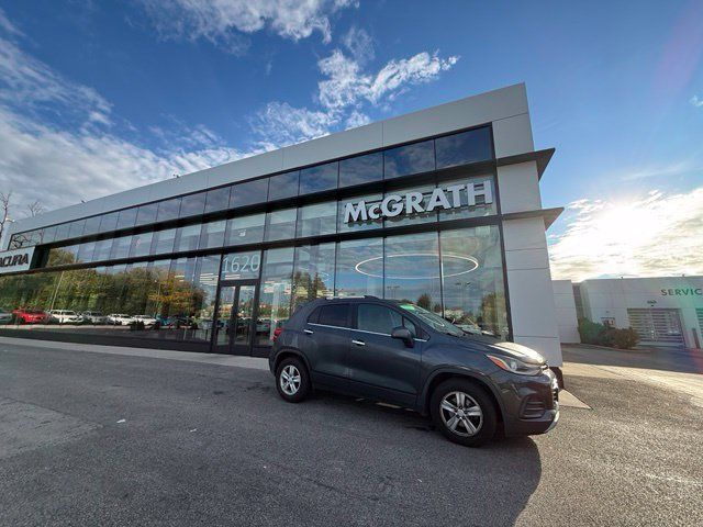 Used 2018 Chevrolet Trax LT w/ Driver Confidence Package FWD image 1