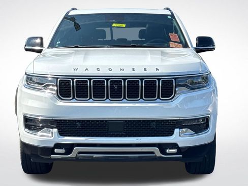 Used 2024 Jeep Wagoneer Series III w/ Premium Group I AWD/4WD image 3