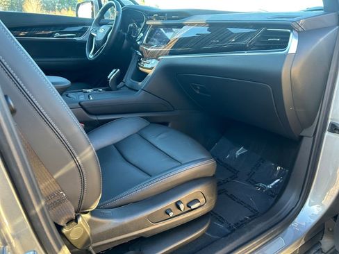 Used 2025 Cadillac XT6 Premium Luxury image 26