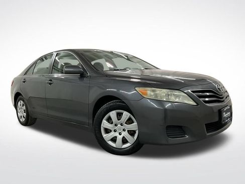 Used 2011 Toyota Camry LE FWD image 4