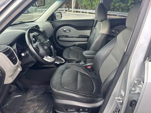 Used 2017 Kia Soul + w/ Primo Package FWD image 8