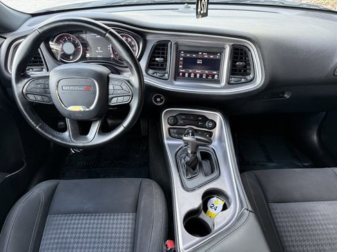 Used 2020 Dodge Challenger SXT RWD image 17