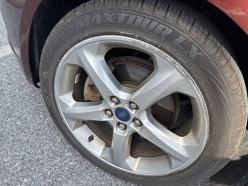 Used 2015 Ford Fusion SE FWD image 2