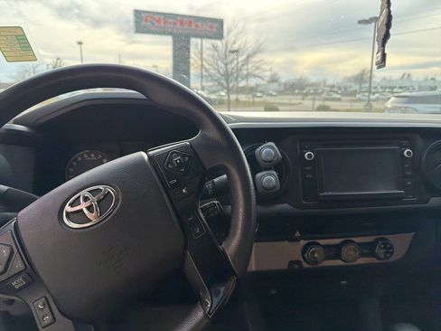 Used 2018 Toyota Tacoma SR image 12