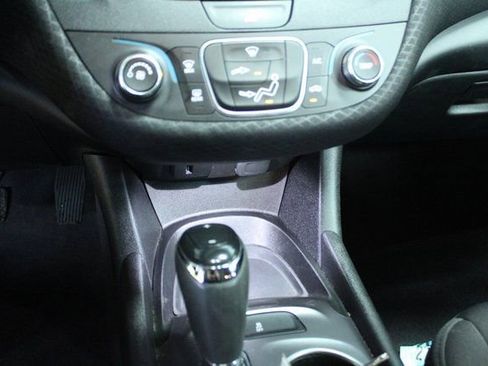 Used 2018 Chevrolet Malibu LS image 18