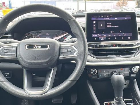 Used 2022 Jeep Compass Sport image 10