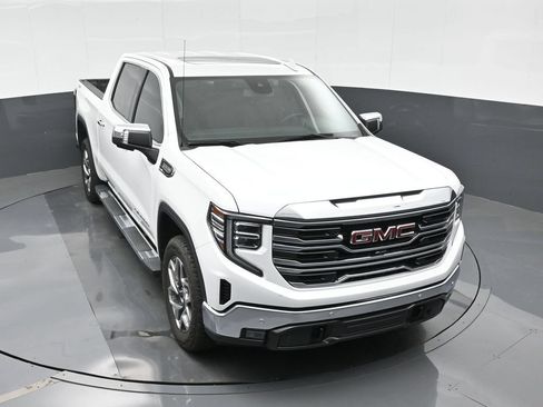 Used 2024 GMC Sierra 1500 SLT w/ SLT Premium Plus Package AWD/4WD image 32