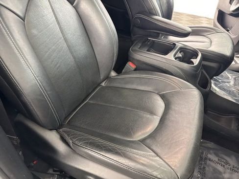 Used 2021 Chrysler Pacifica Touring-L w/ Premium & Safety Sphere Group image 30