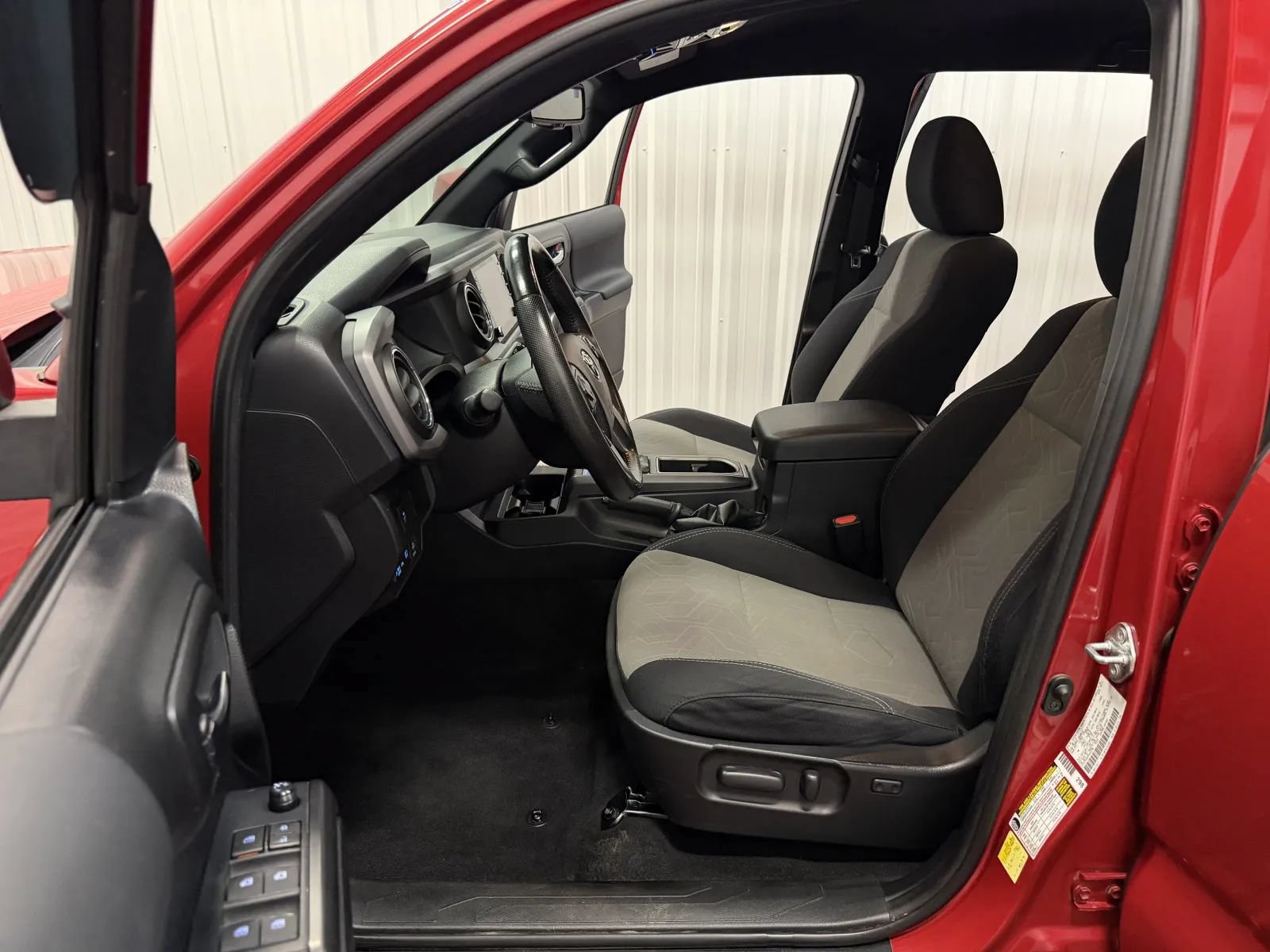 Used 2021 Toyota Tacoma TRD Off-Road w/ Technology Package AWD/4WD image 36