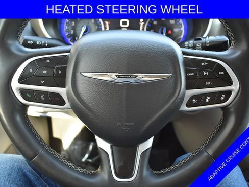 Used 2024 Chrysler Pacifica Touring-L FWD image 4