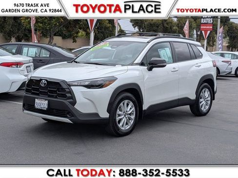 Used 2026 Toyota Corolla Cross LE w/ Moonroof Package FWD image 1