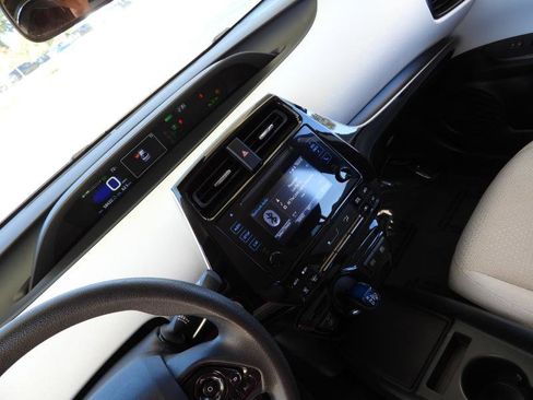 Used 2019 Toyota Prius L Eco image 38