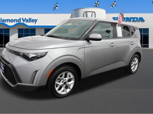 Used 2025 Kia Soul LX w/ LX Technology Package FWD image 3