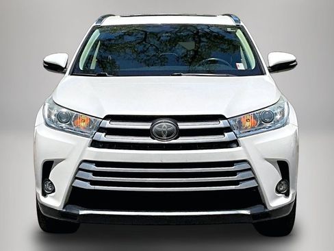 Used 2017 Toyota Highlander XLE FWD image 3