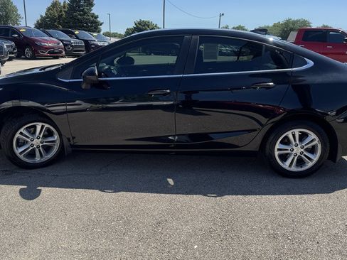 Used 2017 Chevrolet Cruze LT FWD image 5