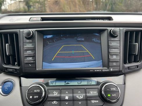 Used 2018 Toyota RAV4 XLE image 24