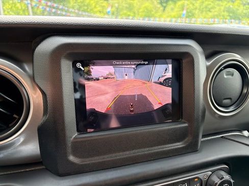 Used 2023 Jeep Gladiator Sport AWD/4WD image 15