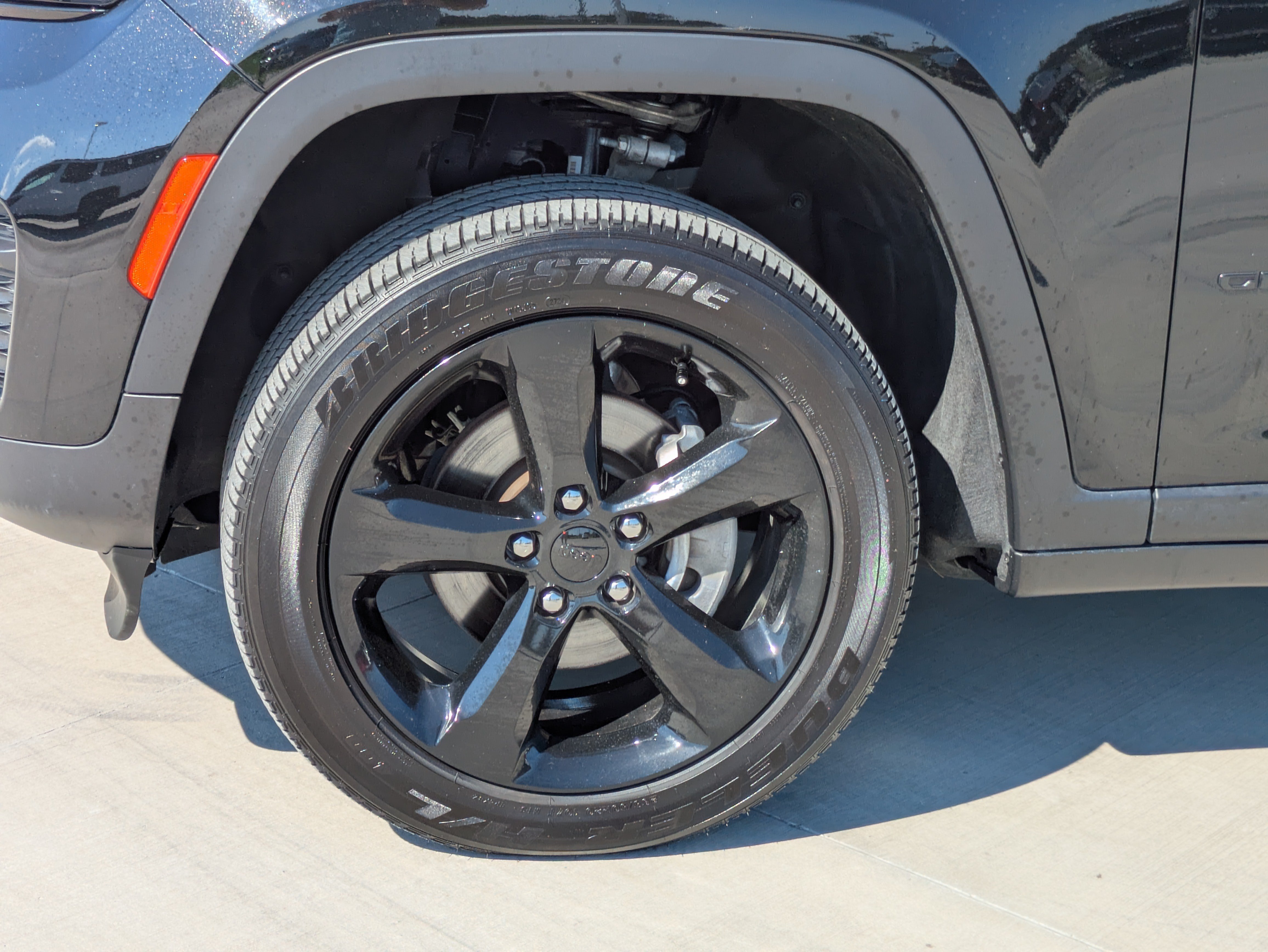 Used 2025 Jeep Grand Cherokee Altitude AWD/4WD image 9