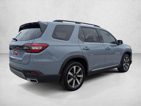 Used 2025 Honda Pilot Touring image 5