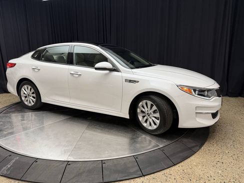 Used 2017 Kia Optima EX w/ Premium Package FWD image 9