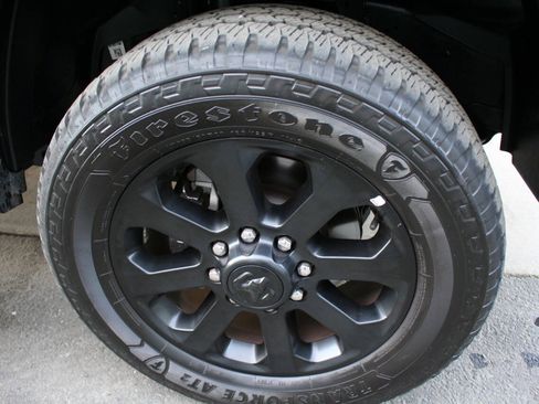 Used 2025 RAM 2500 Laramie AWD/4WD image 32