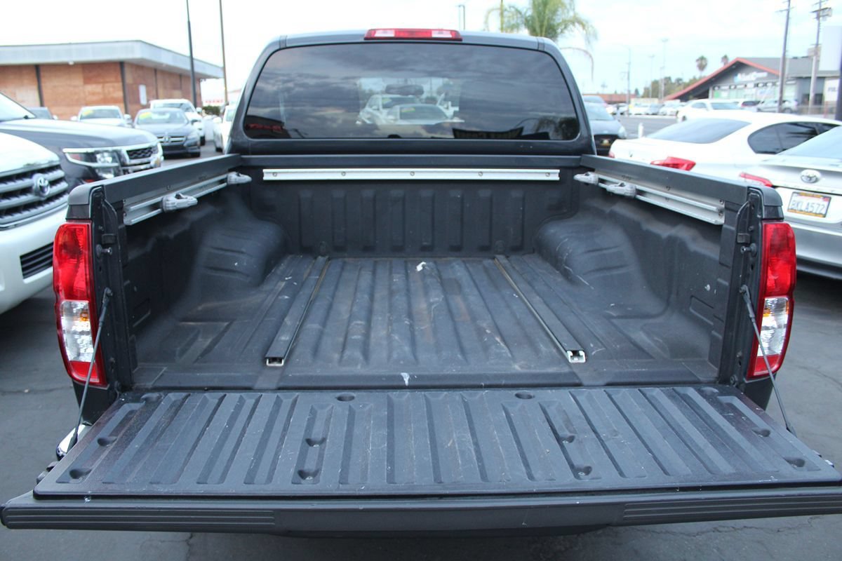 Used 2011 Nissan Frontier SV w/ SV Premium Utility Pkg AWD/4WD image 14
