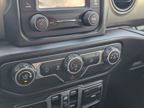 Used 2018 Jeep Wrangler Unlimited Sport S AWD/4WD image 18