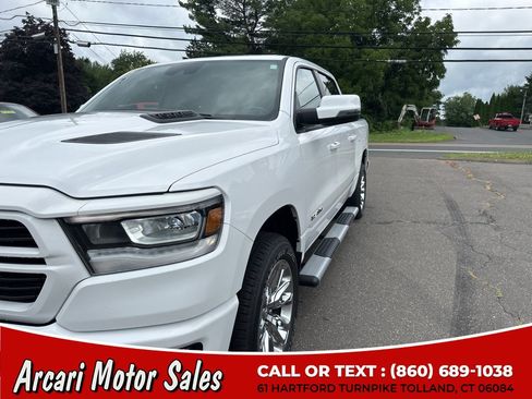 Used 2024 RAM 1500 Laramie AWD/4WD image 9