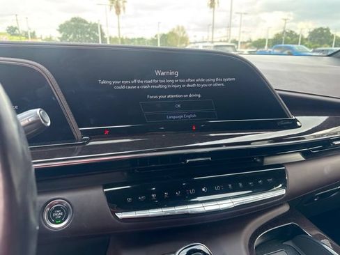 Used 2022 Cadillac Escalade Sport Platinum w/ LPO, ONYX Package AWD/4WD image 12