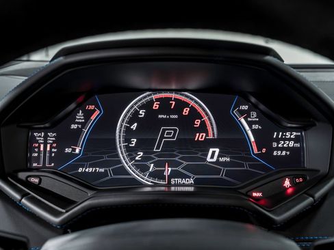 Used 2022 Lamborghini Huracan EVO RWD image 15