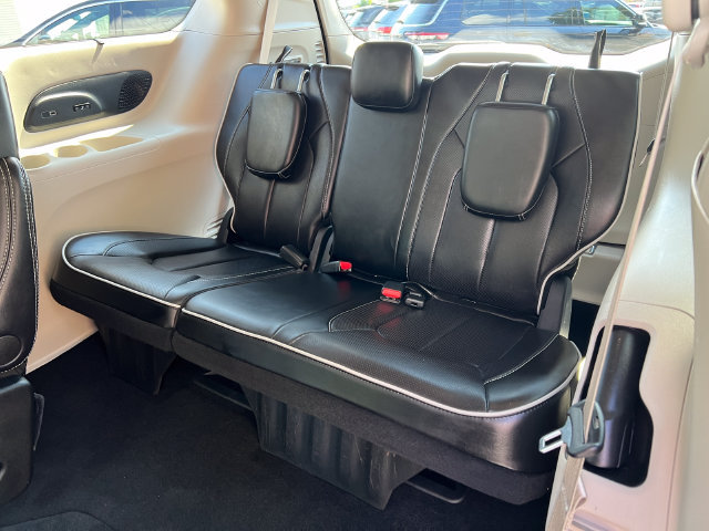 Used 2024 Chrysler Pacifica Limited w/ Uconnect Theater Family Group AWD/4WD image 7