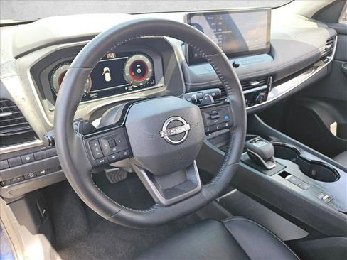 Used 2026 Nissan Rogue SL FWD image 2