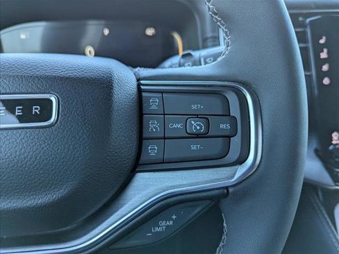 Used 2023 Jeep Wagoneer Series II image 14