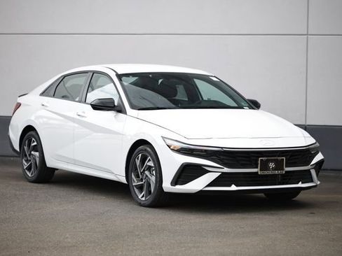 New 2025 Hyundai Elantra SEL image 1