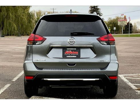 Used 2018 Nissan Rogue SV image 4