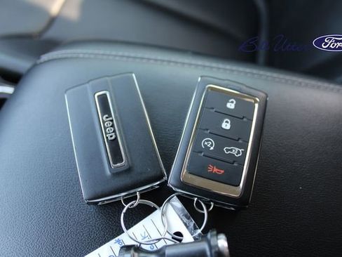 Used 2023 Jeep Grand Cherokee Limited w/ Luxury Tech Group II image 26