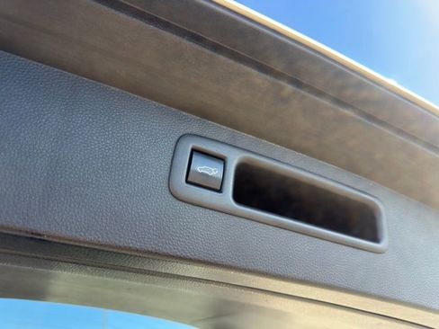 Used 2021 Toyota Highlander XLE image 37