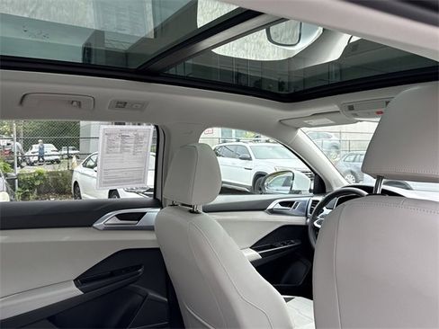 Used 2025 Volkswagen Taos SE image 33