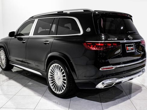 Used 2024 Mercedes-Benz Maybach GLS 600 4MATIC image 9