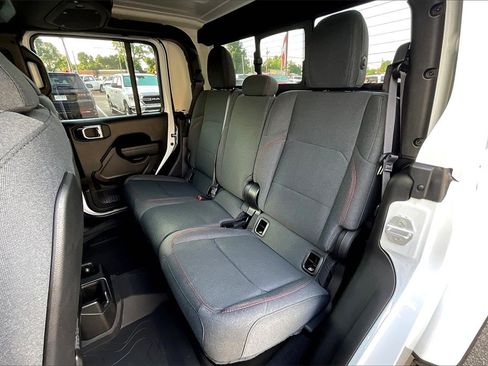 New 2025 Jeep Gladiator Rubicon w/ Convenience Group image 10