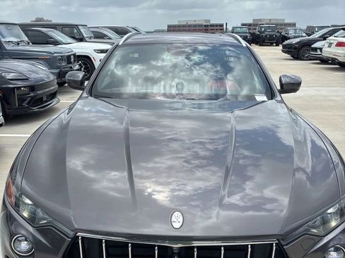 Used 2017 Maserati Levante w/ Luxury Package AWD/4WD image 13