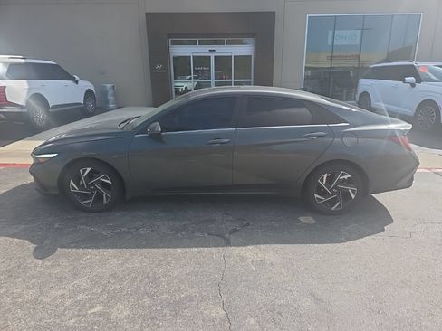 Used 2024 Hyundai Elantra Limited FWD image 3