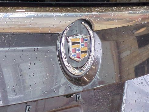 Used 2015 Cadillac Escalade Luxury image 12