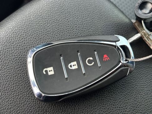 Used 2025 Chevrolet Trax LT image 21